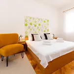 Mavarstica 17821b Apartment Trogir