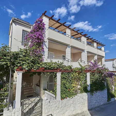 Apartment Mavarstica 17821b *