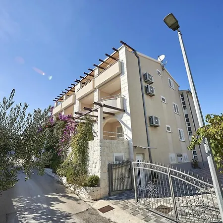 Mavarstica 17821b Apartment Trogir