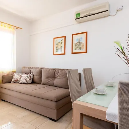 Apartment Mavarstica 17821b *