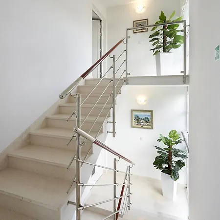 Apartment Mavarstica 17821b *