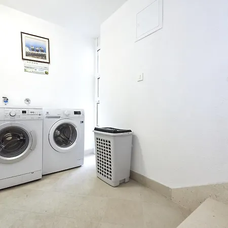 Apartment Mavarstica 17821b *