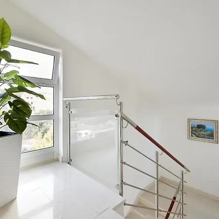 Mavarstica 17821b شقة